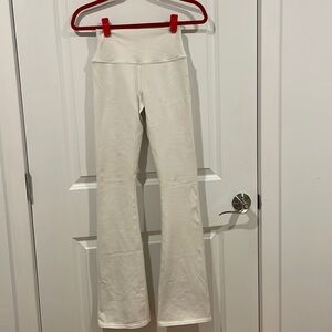 Ivory Alo Bootcut leggings